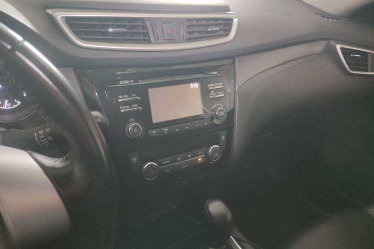 Used Nissan X-Trail 2014 2.0L CVT Comfort Edition 2WD Audio And AC Panel