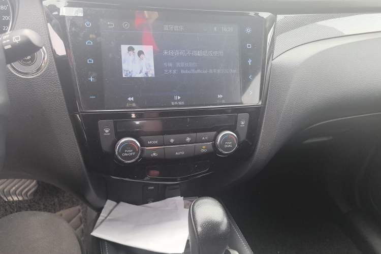 Used Nissan X-Trail 2014 2.5L CVT Luxury Edition 4WD Audio And AC Panel