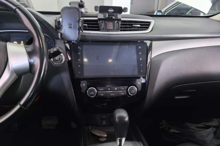 Used Nissan X-Trail 2014 2.0L CVT Comfort Edition 2WD Audio And AC Panel