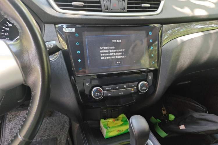 Used Nissan X-Trail 2014 2.5L CVT Luxury Edition 4WD Audio And AC Panel