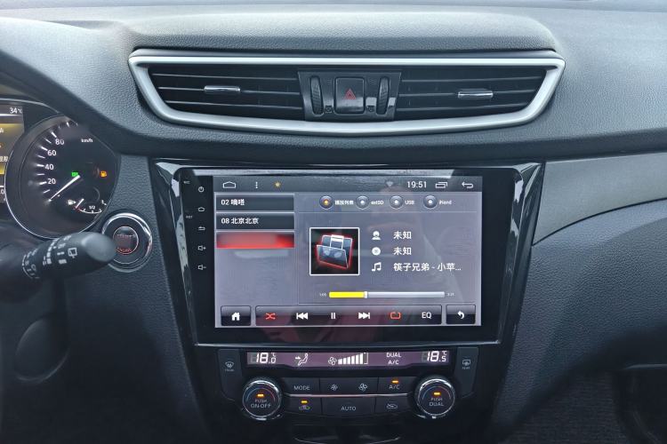 Used Nissan X-Trail 2014 2.0L CVT Comfort Edition 2WD Audio And AC Panel