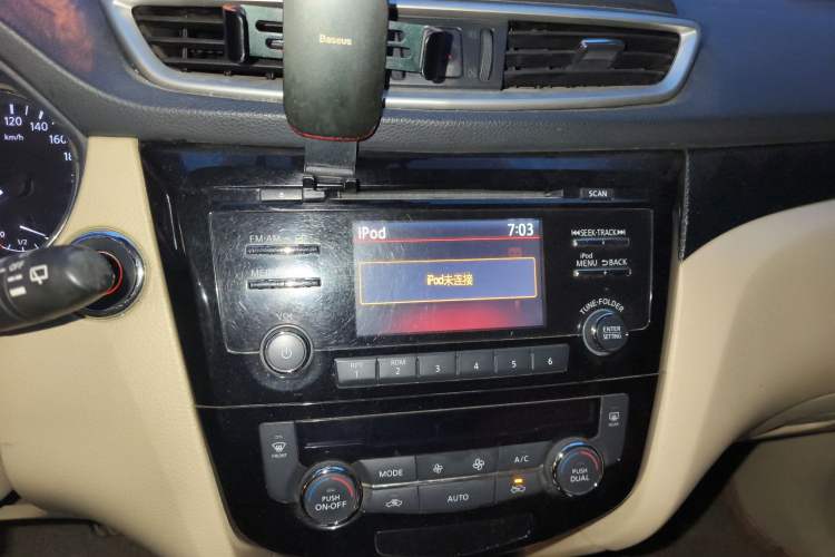 Used Nissan X-Trail 2014 2.5L CVT Luxury Edition 4WD Audio And AC Panel
