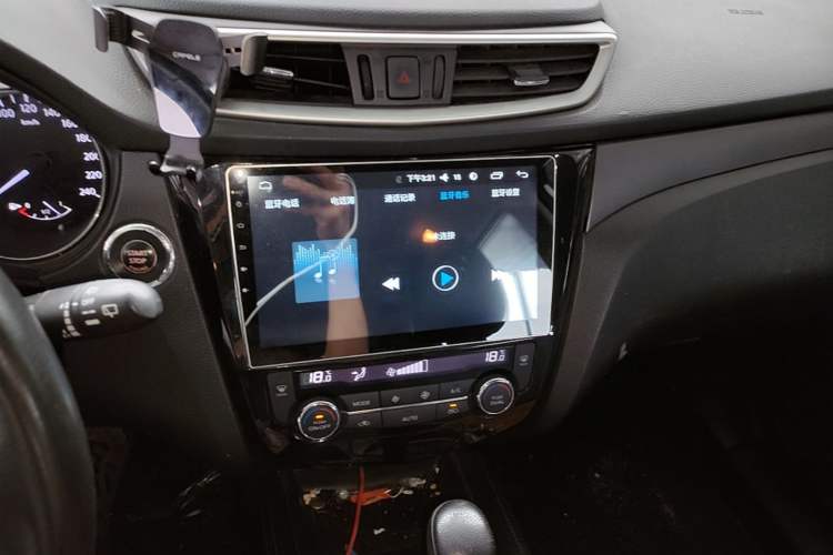 Used Nissan X-Trail 2014 2.0L CVT Comfort Edition 2WD Audio And AC Panel