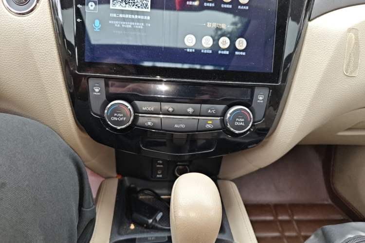 Used Nissan X-Trail 2014 2.0L CVT Comfort Edition 2WD Audio And AC Panel