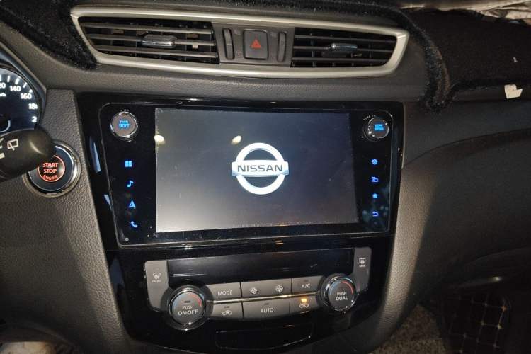 Used Nissan X-Trail 2014 2.0L CVT Comfort Edition 2WD Audio And AC Panel