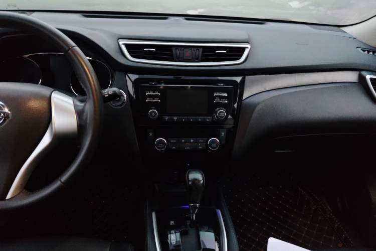 Used Nissan X-Trail 2014 2.0L CVT Comfort Edition 2WD Audio And AC Panel