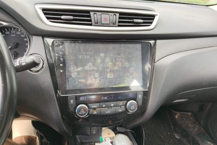 Used Nissan X-Trail 2014 2.0L CVT Comfort Edition 2WD Audio And AC Panel