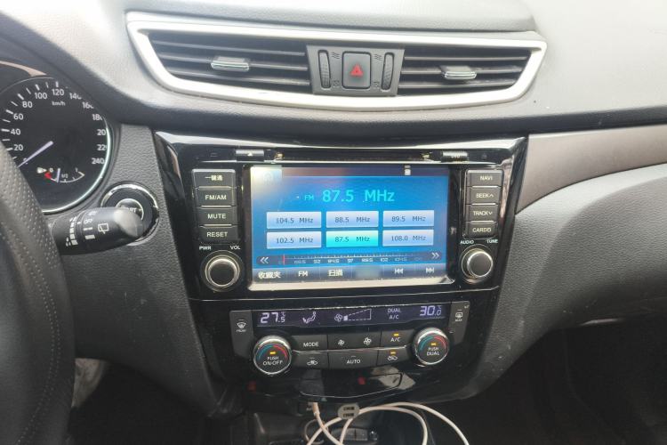 Used Nissan X-Trail 2014 2.0L CVT Comfort Edition 2WD Audio And AC Panel