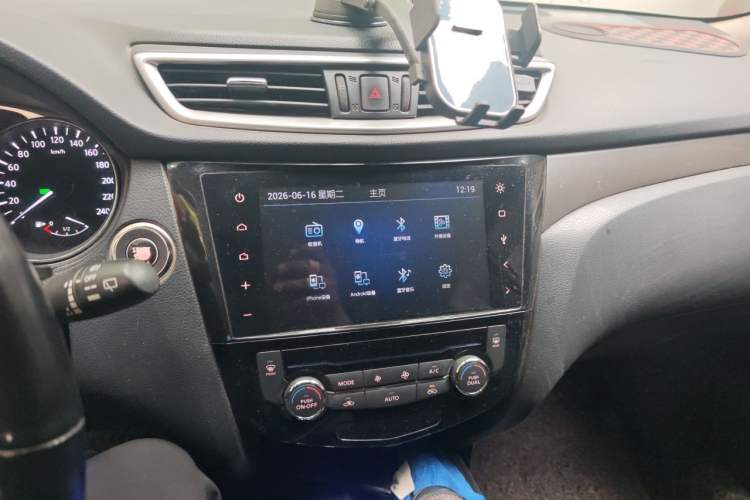 Used Nissan X-Trail 2014 2.0L CVT Comfort Edition 2WD Audio And AC Panel
