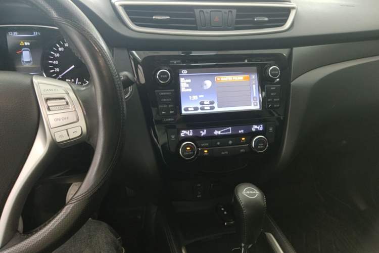 Used Nissan X-Trail 2014 2.0L CVT Smart Edition 2WD Audio And AC Panel