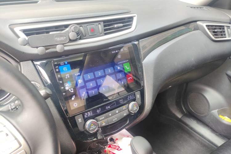 Used Nissan X-Trail 2014 2.5L CVT Luxury Edition 4WD Audio And AC Panel