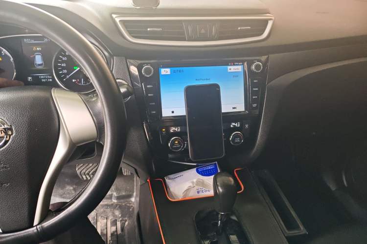 Used Nissan X-Trail 2014 2.0L CVT Comfort Edition 2WD Audio And AC Panel