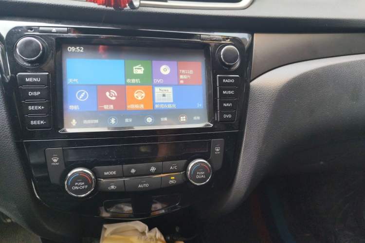 Used Nissan X-Trail 2014 2.0L CVT Comfort Edition 2WD Audio And AC Panel