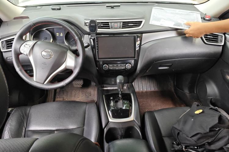 Used Nissan X-Trail 2014 2.0L CVT Comfort Edition 2WD Center Console