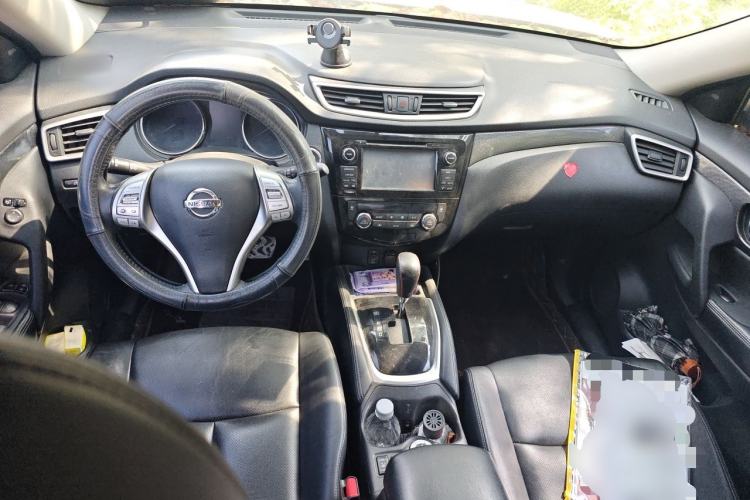 Used Nissan X-Trail 2014 2.5L CVT Luxury Edition 4WD Center Console