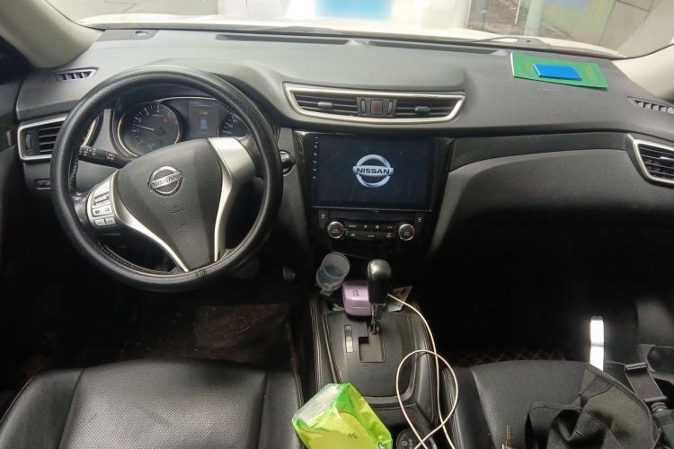 Used Nissan X-Trail 2014 2.5L CVT Luxury Edition 4WD Center Console