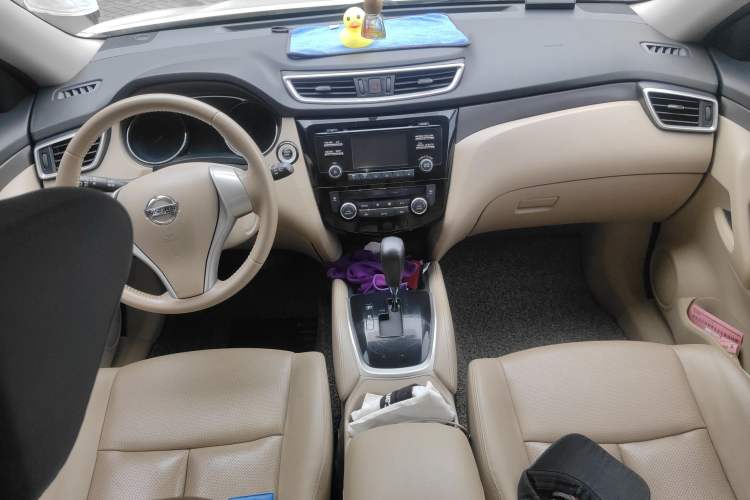 Used Nissan X-Trail 2014 2.0L CVT Comfort Edition 2WD Center Console