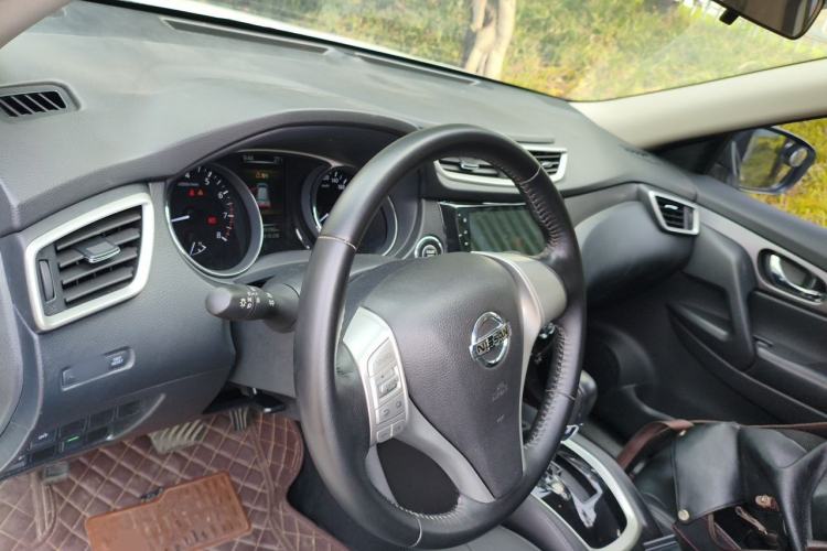 Used Nissan X-Trail 2014 2.0L CVT Comfort Edition 2WD Center Console