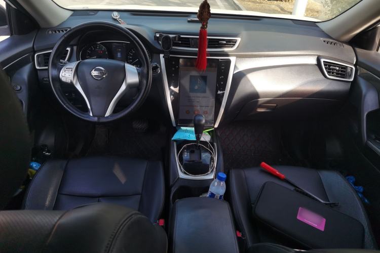 Used Nissan X-Trail 2014 2.5L CVT Luxury Edition 4WD Center Console