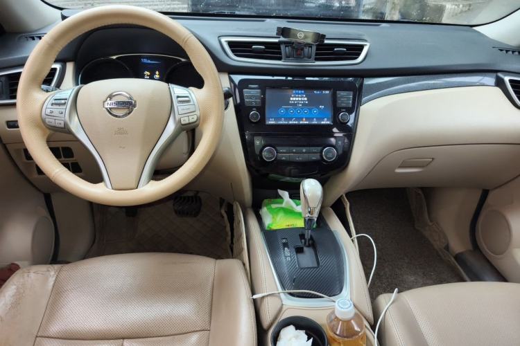 Used Nissan X-Trail 2014 2.5L CVT Leading Edition 4WD Center Console