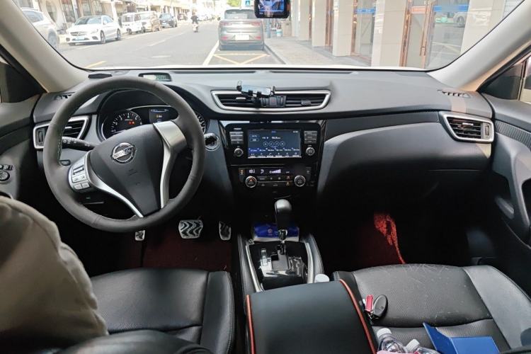 Used Nissan X-Trail 2014 2.0L CVT Comfort Edition 2WD Center Console
