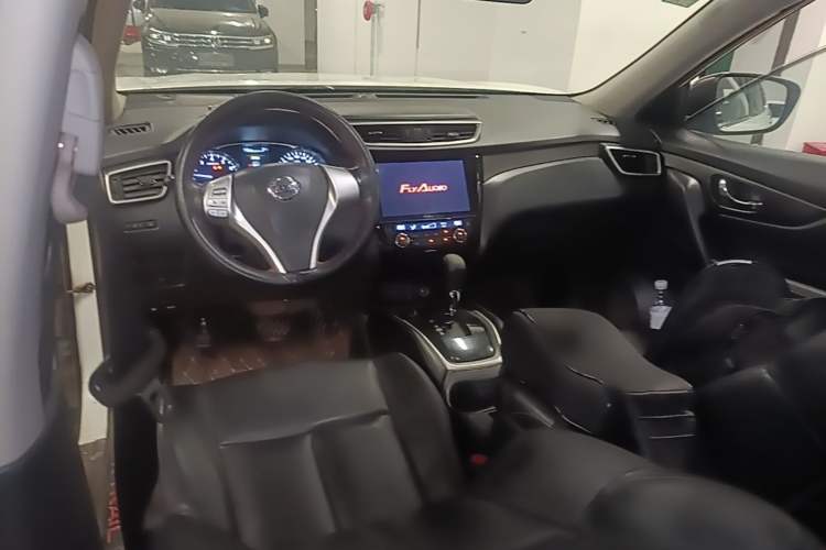 Used Nissan X-Trail 2014 2.0L CVT Comfort Edition 2WD Center Console