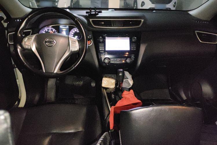Used Nissan X-Trail 2014 2.0L CVT Smart Edition 2WD Center Console