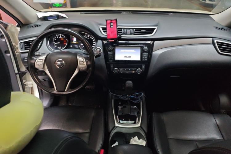 Used Nissan X-Trail 2014 2.0L CVT Smart Edition 2WD Center Console