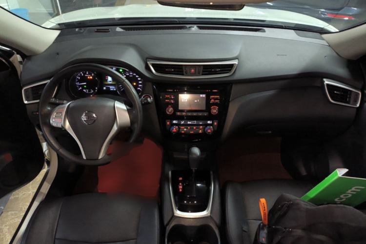 Used Nissan X-Trail 2014 2.0L CVT Comfort Edition 2WD Center Console
