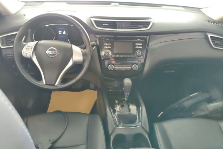 Used Nissan X-Trail 2014 2.5L CVT Luxury Edition 4WD Center Console