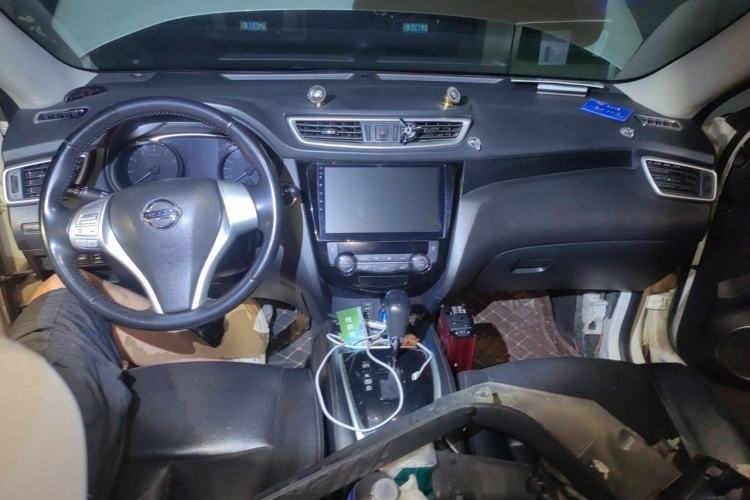 Used Nissan X-Trail 2014 2.5L CVT Luxury Edition 4WD Center Console