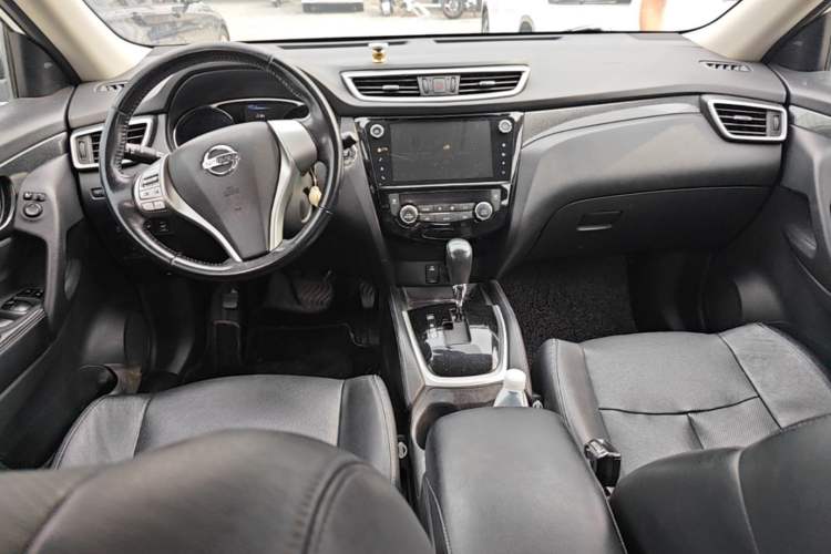 Used Nissan X-Trail 2014 2.5L CVT Luxury Edition 4WD Center Console