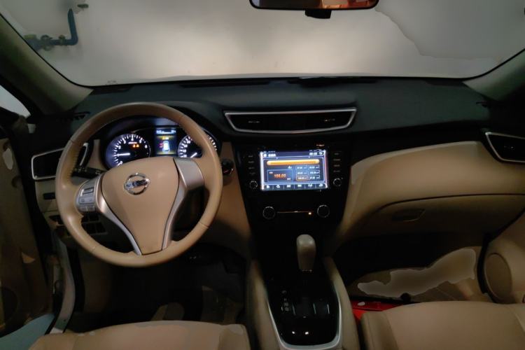 Used Nissan X-Trail 2014 2.0L CVT Comfort Edition 2WD Center Console