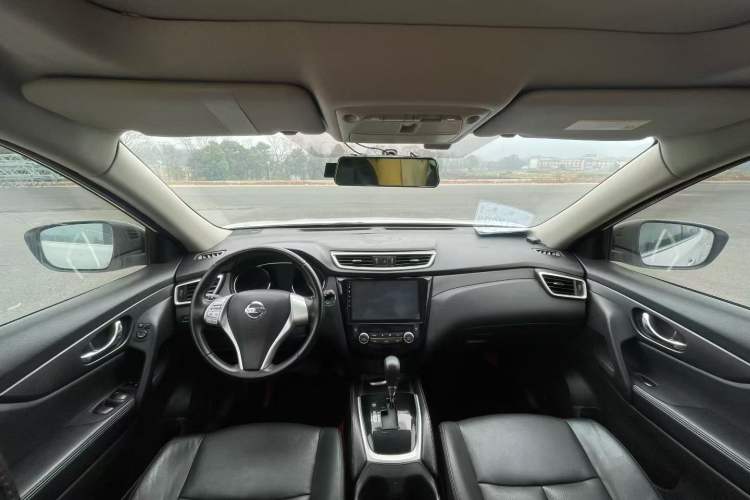 Used Nissan X-Trail 2014 2.0L CVT Comfort Edition 2WD Center Console