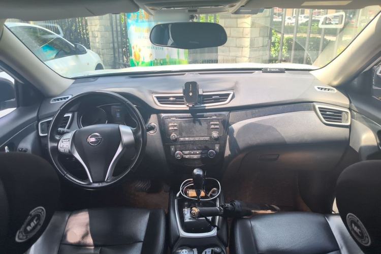 Used Nissan X-Trail 2014 2.5L CVT Luxury Edition 4WD Center Console