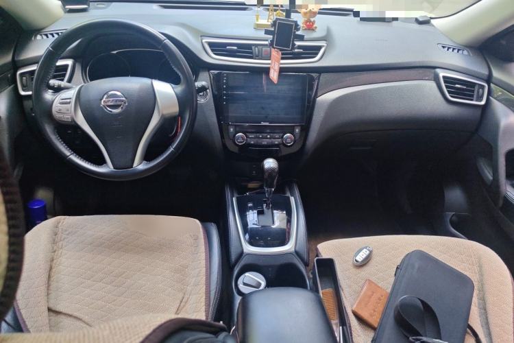 Used Nissan X-Trail 2014 2.5L CVT Luxury Edition 4WD Center Console