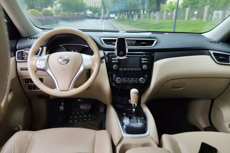 Used Nissan X-Trail 2014 2.0L CVT Comfort Edition 2WD Center Console