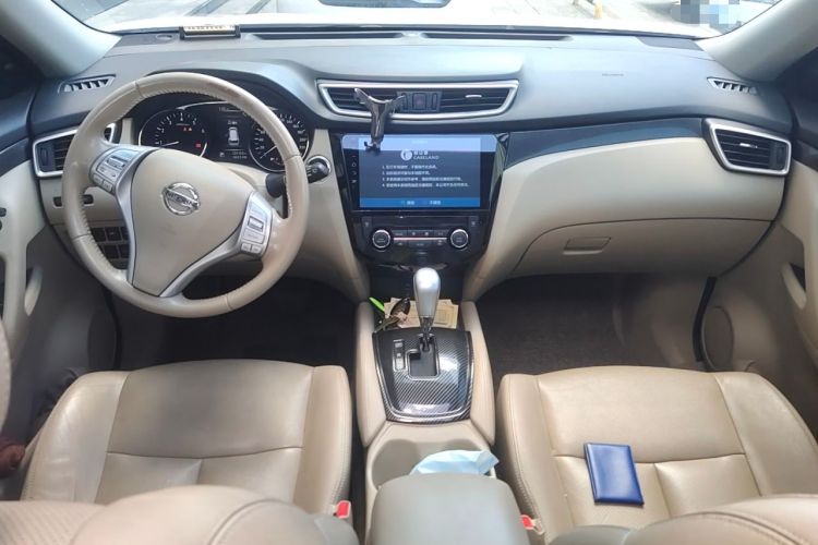 Used Nissan X-Trail 2014 2.5L CVT Luxury Edition 4WD Center Console