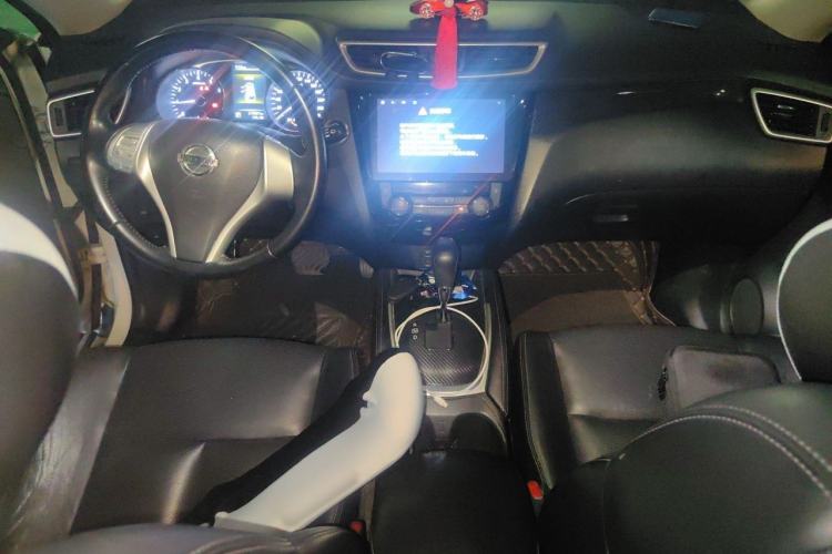 Used Nissan X-Trail 2014 2.5L CVT Leading Edition 4WD Center Console