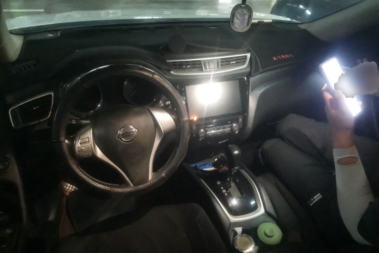 Used Nissan X-Trail 2014 2.0L CVT Comfort Edition 2WD Center Console