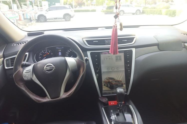 Used Nissan X-Trail 2014 2.0L CVT Comfort Edition 2WD Center Console