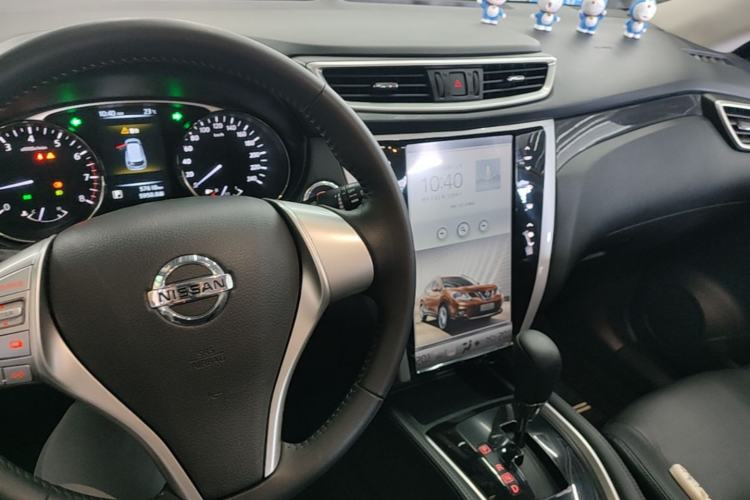 Used Nissan X-Trail 2014 2.5L CVT Leading Edition 4WD Center Console