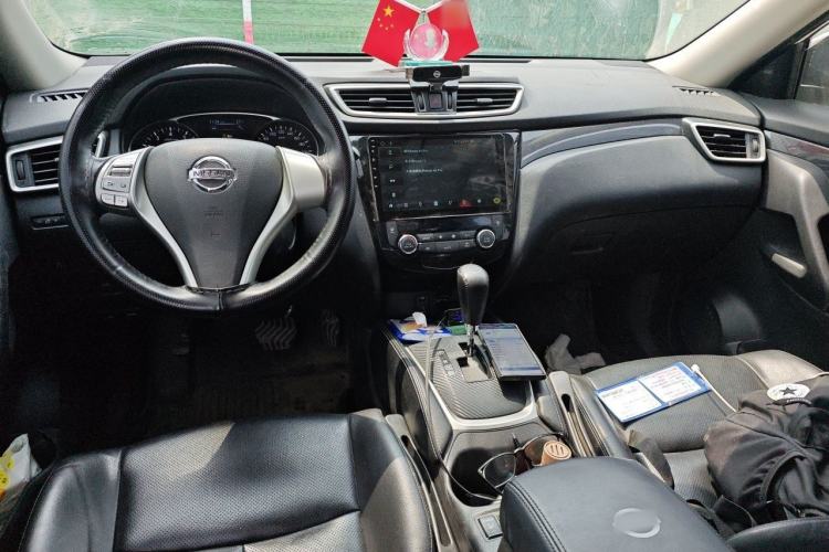 Used Nissan X-Trail 2014 2.5L CVT Luxury Edition 4WD Center Console