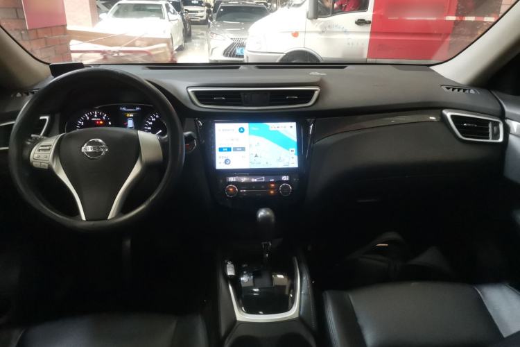 Used Nissan X-Trail 2014 2.5L CVT Leading Edition 4WD Center Console