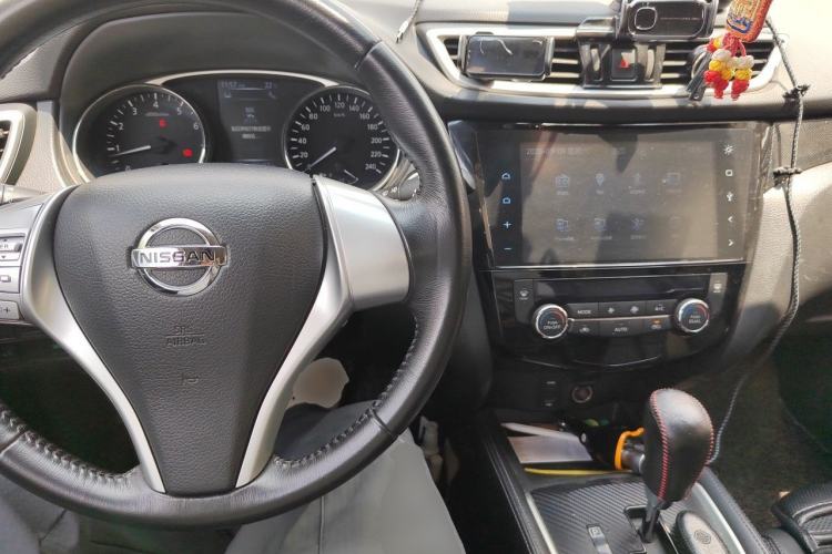 Used Nissan X-Trail 2014 2.5L CVT Luxury Edition 4WD Center Console