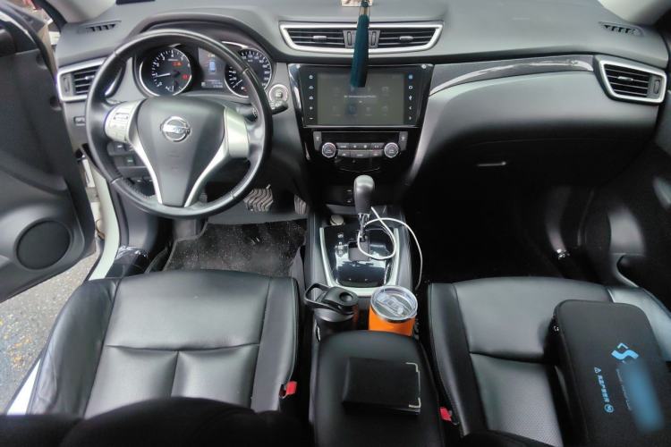 Used Nissan X-Trail 2014 2.5L CVT Luxury Edition 4WD Center Console