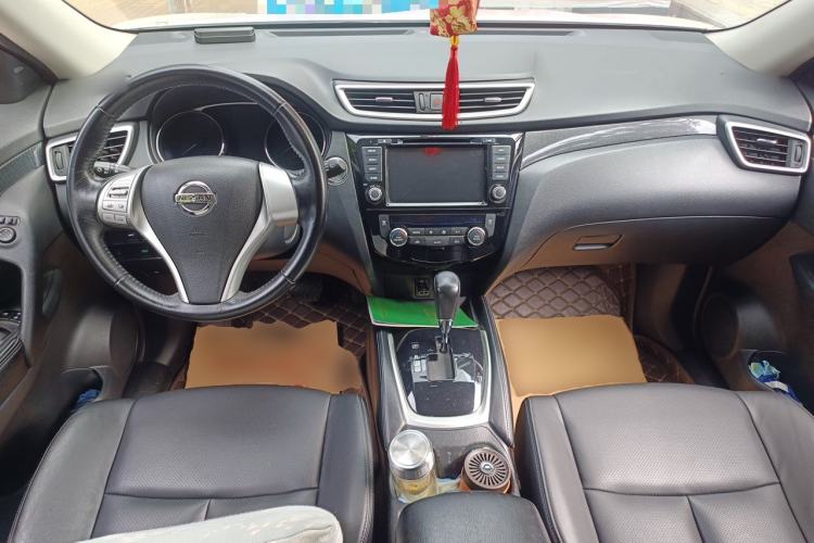 Used Nissan X-Trail 2014 2.5L CVT Luxury Edition 4WD Center Console