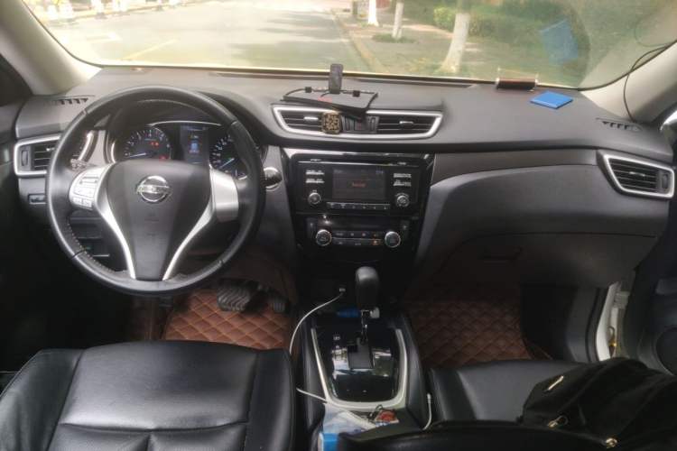 Used Nissan X-Trail 2014 2.0L CVT Comfort Edition 2WD Center Console
