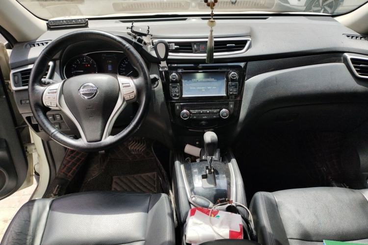 Used Nissan X-Trail 2014 2.5L CVT Luxury Edition 4WD Center Console