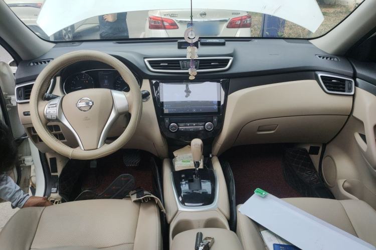 Used Nissan X-Trail 2014 2.0L CVT Comfort Edition 2WD Center Console